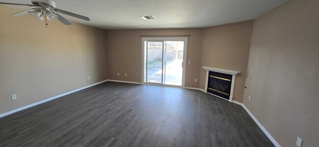 Foto del edificio - 43627 6th St E