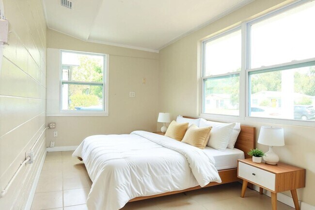 Foto del edificio - 2 Bedroom, 1 Bathroom Home for Rent in St ...