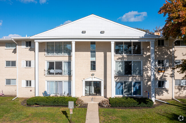 Building Photo - Old Orchard Condominiums