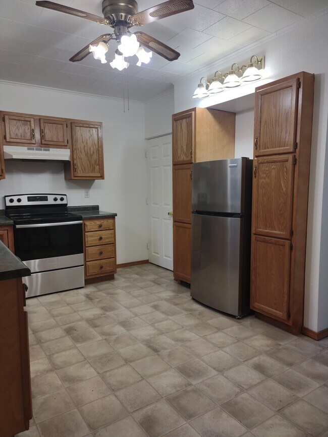 Kitchen - 491 Flambeau Ave