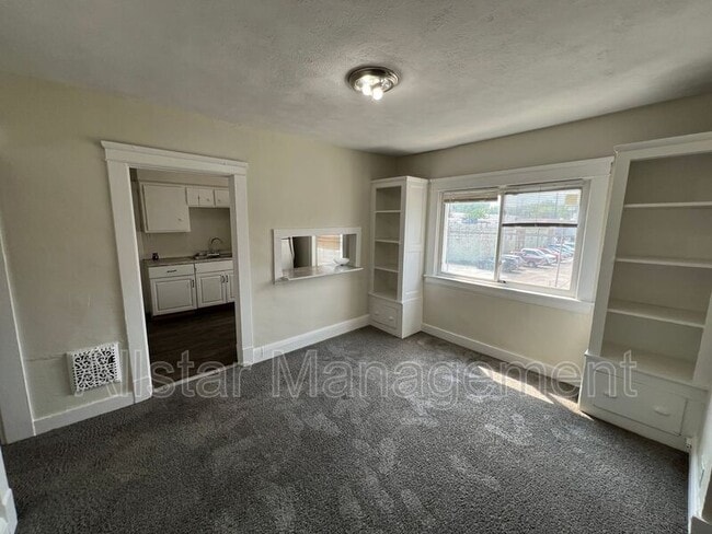 Building Photo - 3361 W 84th St