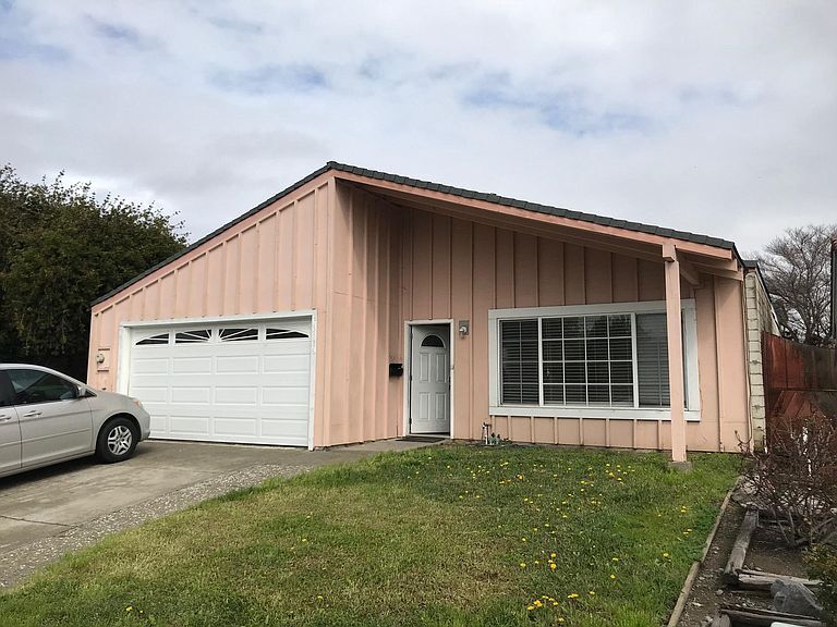 Foto principal - 33116 Lake Champlain St