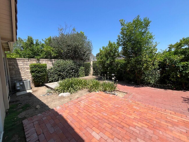 Foto del edificio - 3-Bedroom Single-Story Home in Valencia on...