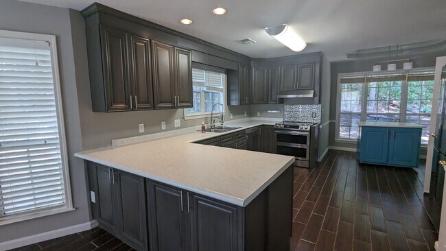 Building Photo - 2 Bed 2 Bath End Unit In Quiet Subdivision