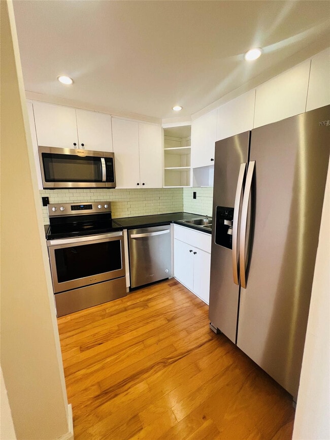 Foto del edificio - 600 NE 25th St