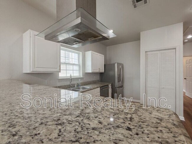 Foto del edificio - 1461 N Robertson St