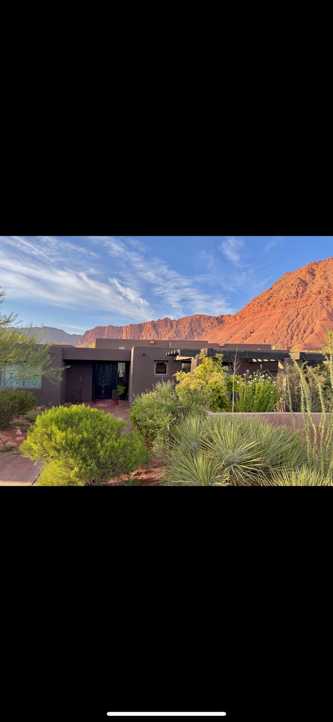 Building Photo - 384 W Brittlebush Way