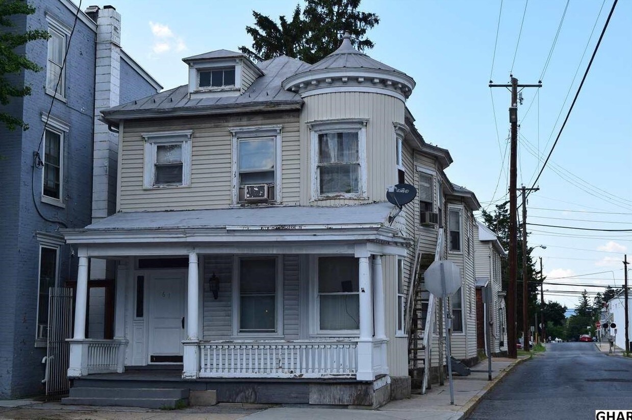 Primary Photo - 61 E Main St