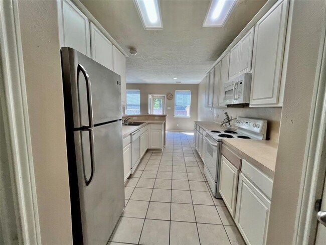 Building Photo - 2811 Hackamore Hollow Ln