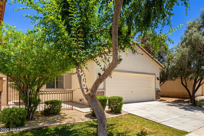 Building Photo - 935 S Racine Ln