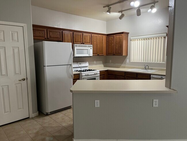 Cocina - 9303 Gilcrease Ave