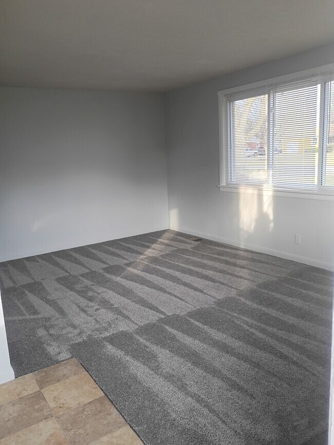 Building Photo - 106 N Mitchner Ave