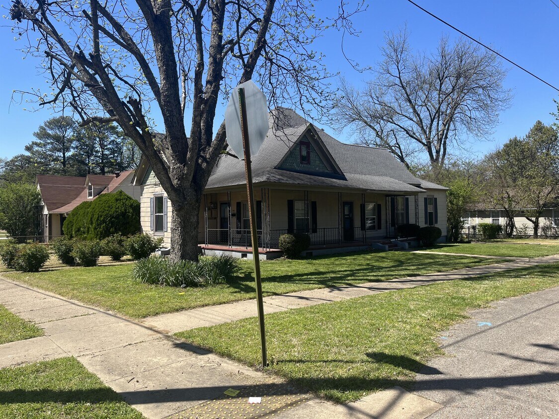 904 W Oak Ave, Jonesboro, AR 72401 House Rental in Jonesboro, AR