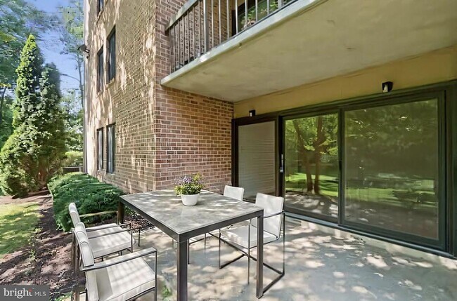 Foto del edificio - 5809 Edson Ln