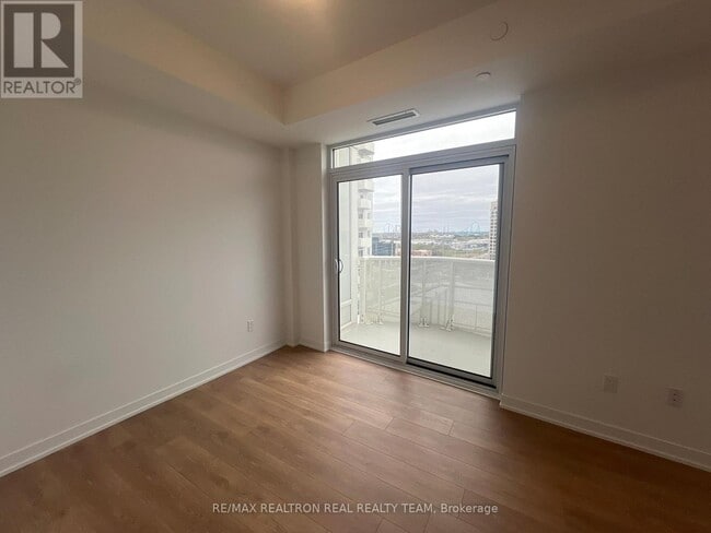 Building Photo - 804 - 474- CALDARI ROAD