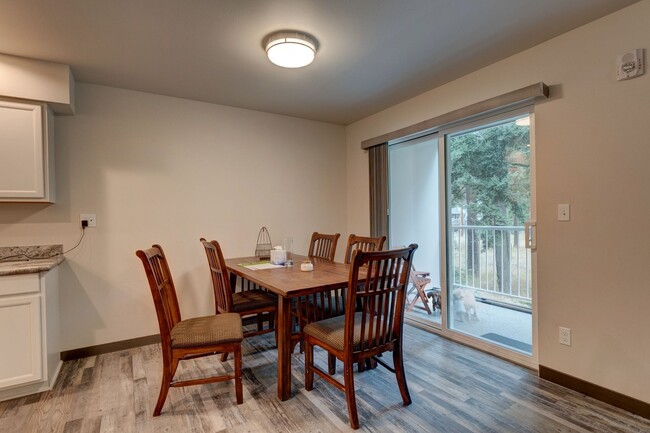 Building Photo - Three Bedroom Downstairs Condo