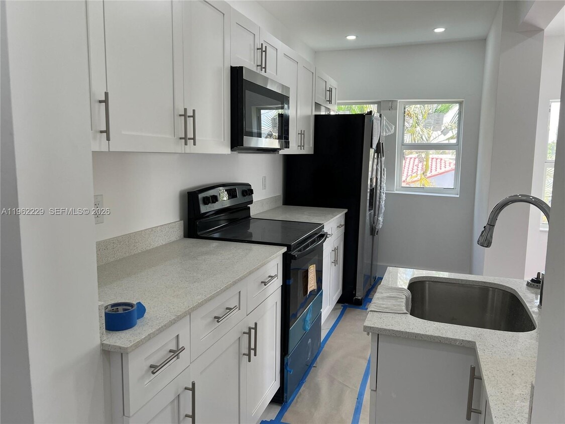 Building Photo - 1015 S 17th Ave