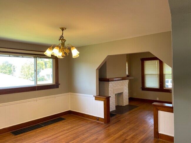 Building Photo - 1838 Suman Ave