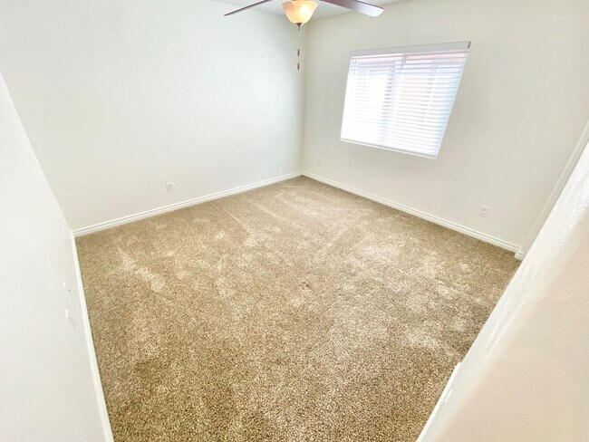 Foto del edificio - Inviting home with relaxing backyard spa in desirable Henderson location