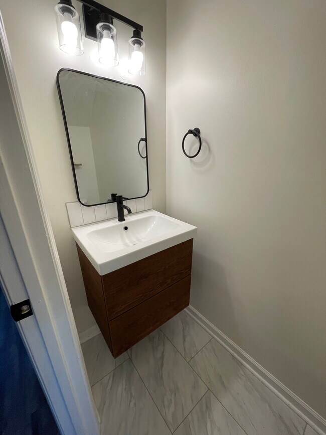 Foto del edificio - 101 Royal Forest Ct