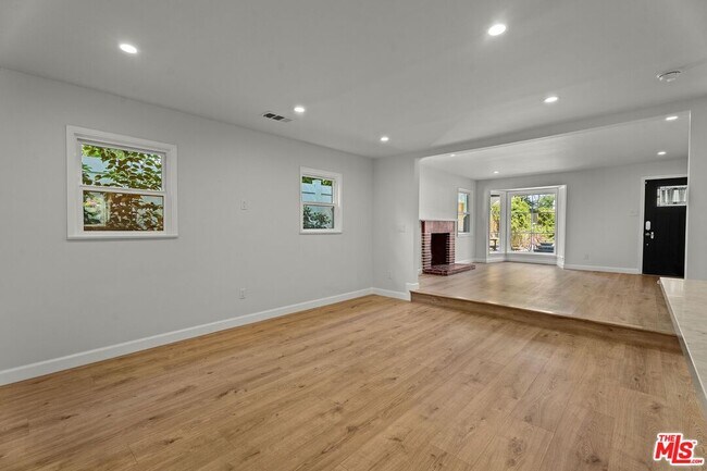 Building Photo - 2795 Casitas Ave