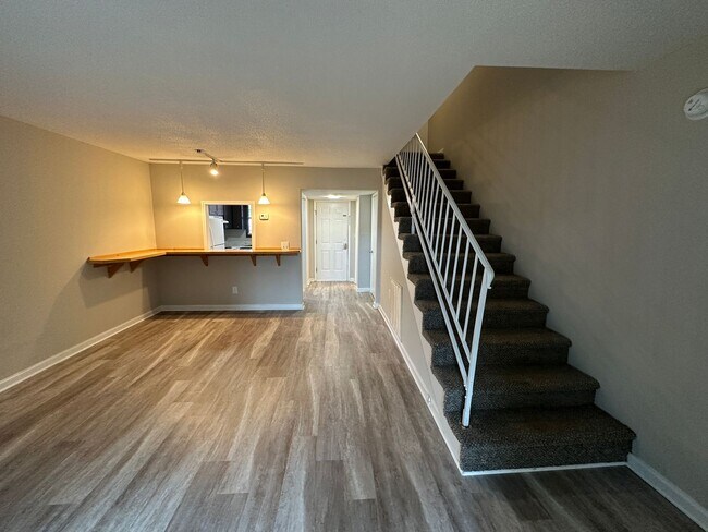 Foto del edificio - 2 bedroom 1.5 Bath Townhouse Village Green