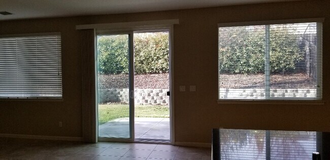 Foto del edificio - Beautiful 4 bd 2 bath Home for Rent in ANATOLIA Village Rancho Cordova