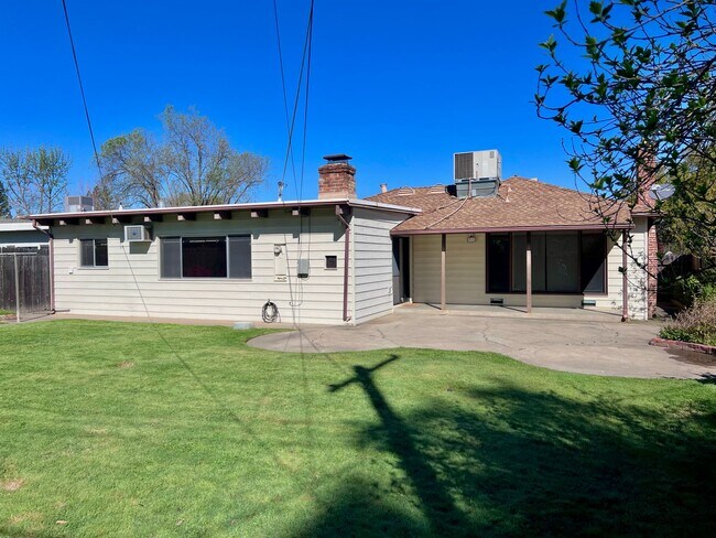 Building Photo - 3 Bed / 2 Bath | Arden Park Home Available...