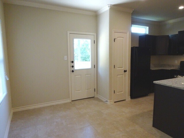 Building Photo - 6619 Mia Way