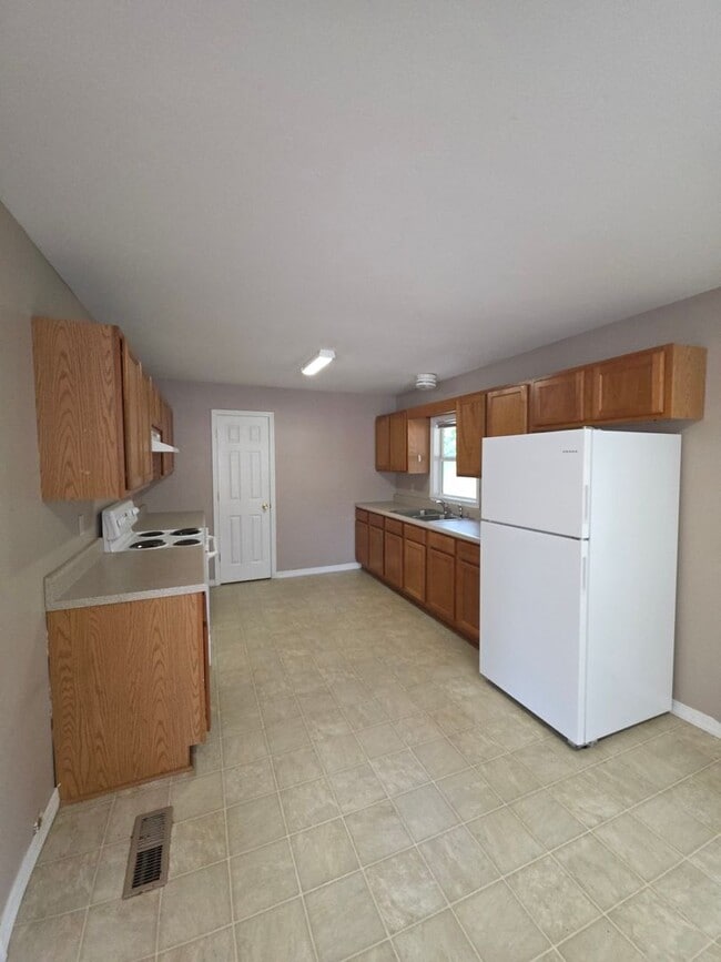 Building Photo - 204 S Laredo Ave