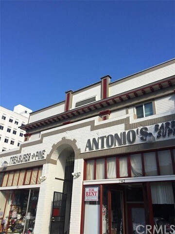 Foto del edificio - 744 Pine Ave