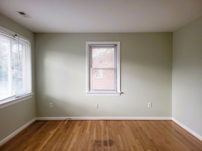 Foto del edificio - Renovated brick rancher in Southside.