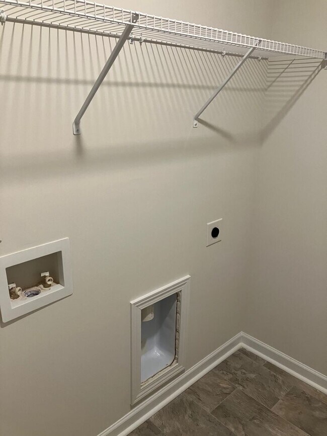 Building Photo - Beautiful Brand New Home in Asheville