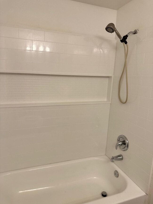 Building Photo - 930 N Mesa Dr