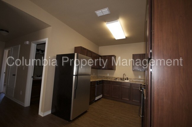 Building Photo - Kelly's Cove Duplex Available Now!