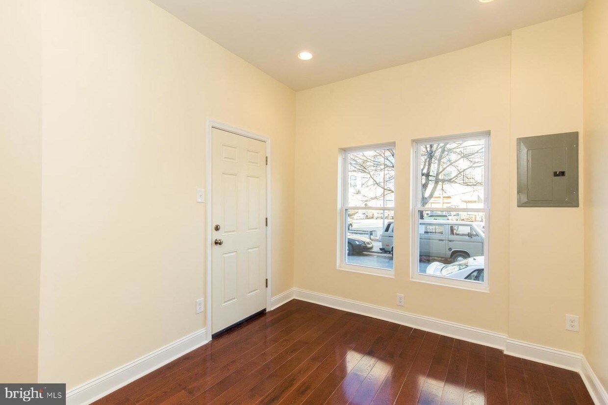 Primary Photo - 1415 N Lawrence St