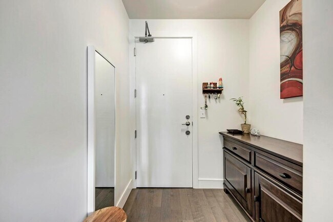 Building Photo - 222 West Ave