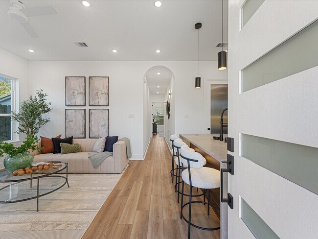 Foto del edificio - 8324 Williamsdell St