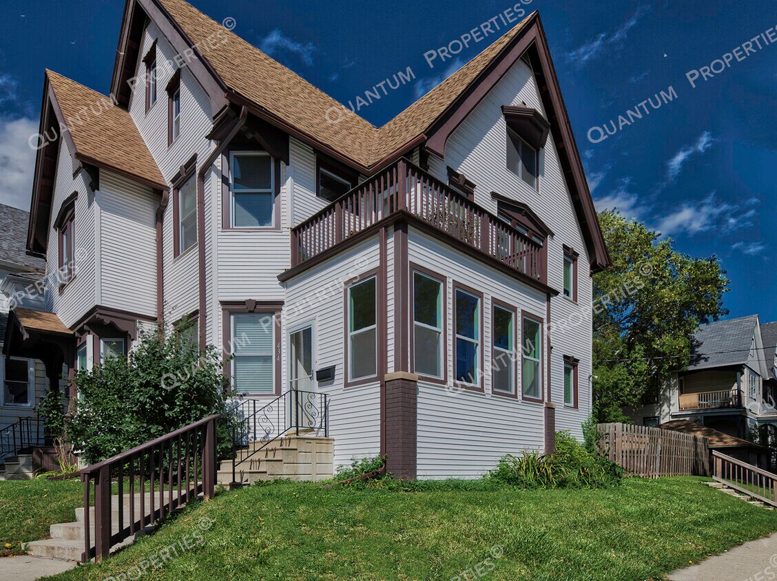434 E Dover St, Milwaukee, WI 53207 Townhome Rentals in Milwaukee WI