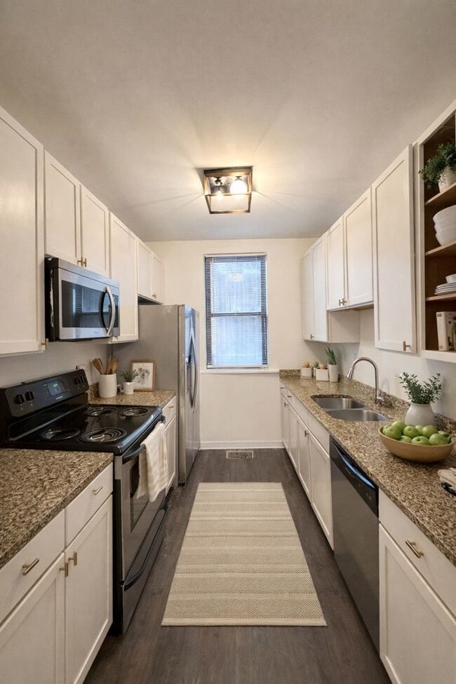 Building Photo - 642 N Dearborn St