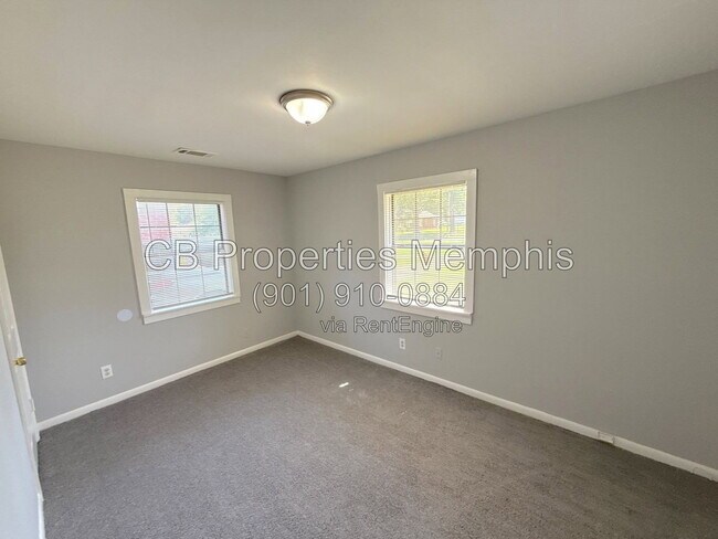 Building Photo - 1445 Robin Hood Ln