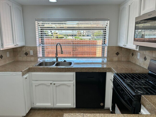 Building Photo - 12454 N PARK AVE CHINO 91710 (3 BED / 2.5 ...