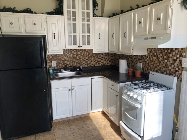 Kitchen - 416 W Orange St