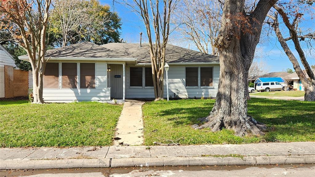 Primary Photo - 2213 Pomona Dr