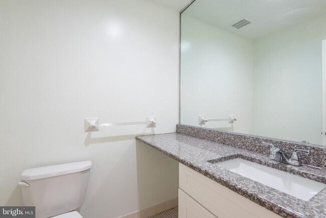 Foto del edificio - 327 Monroe St