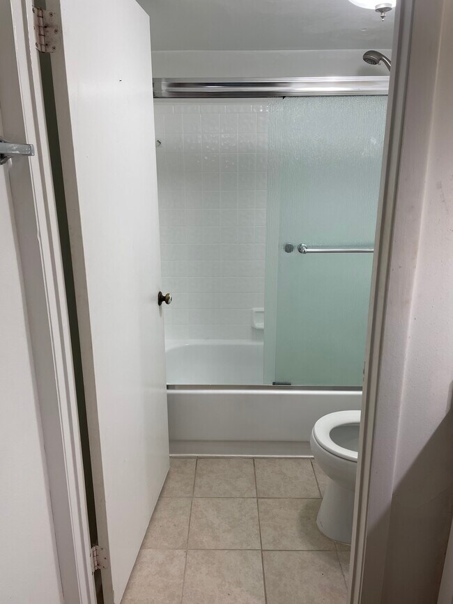 Master bathroom - 11901 NW 11th St