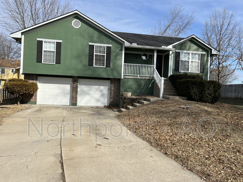 529 Wood Ct, Blue Springs, MO 64014 House Rental in Blue Springs, MO