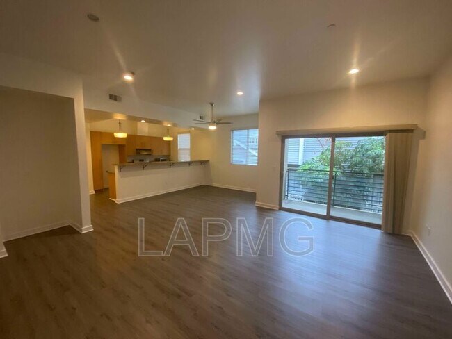 Foto del edificio - 6428 Woodley Ave