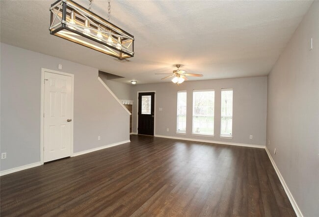 Foto del edificio - 2419 Fox Water Dr