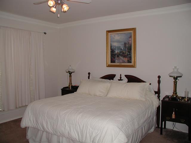 Foto del edificio - 3916 Creek Crossing Dr